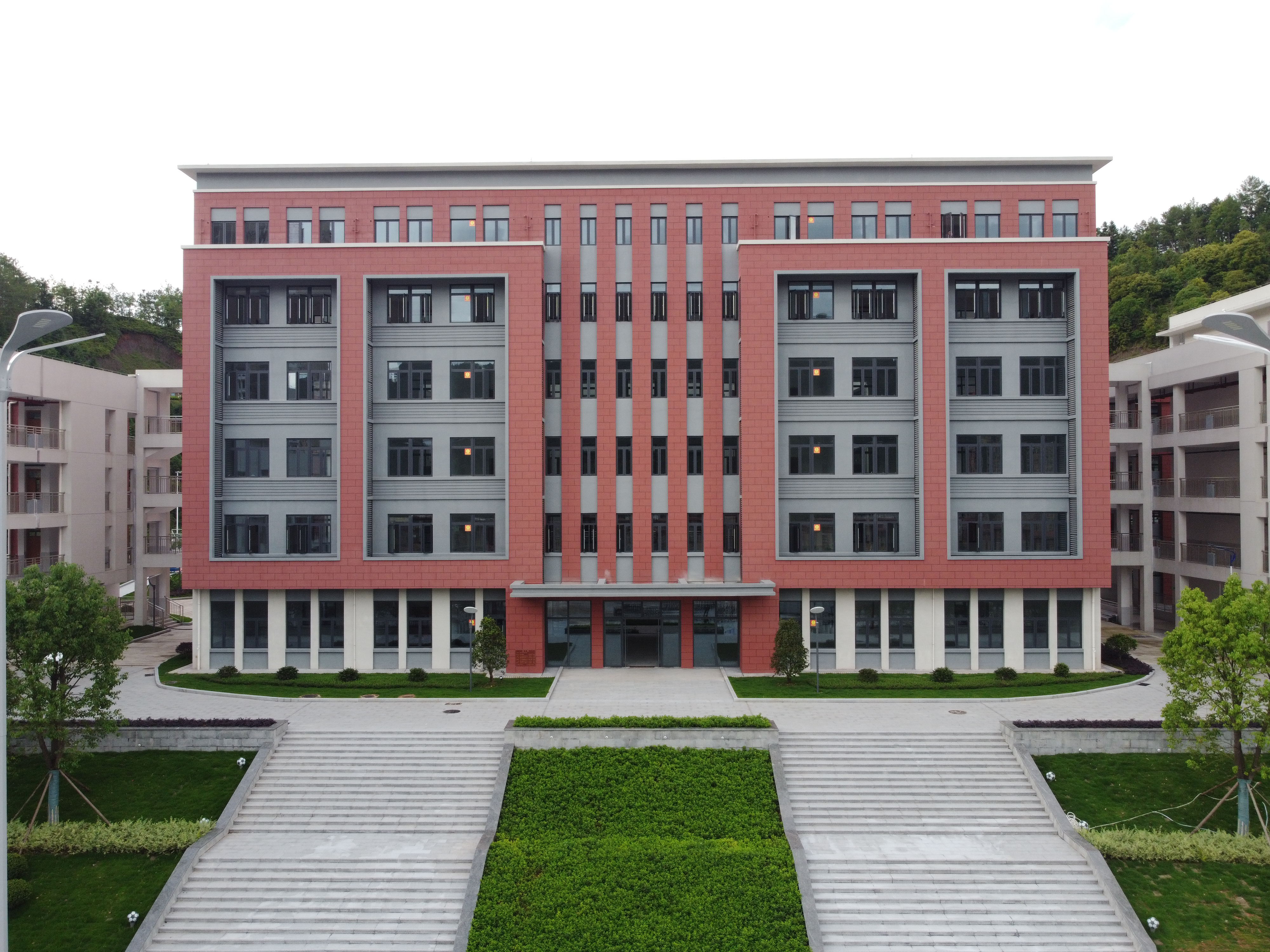 龙津学校_看图王.jpg